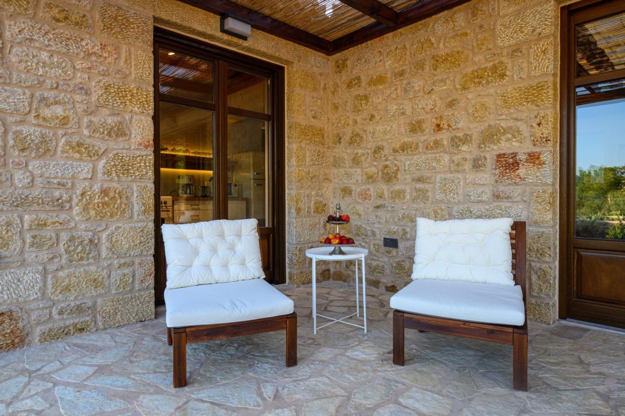 Aloni Ekies Villa