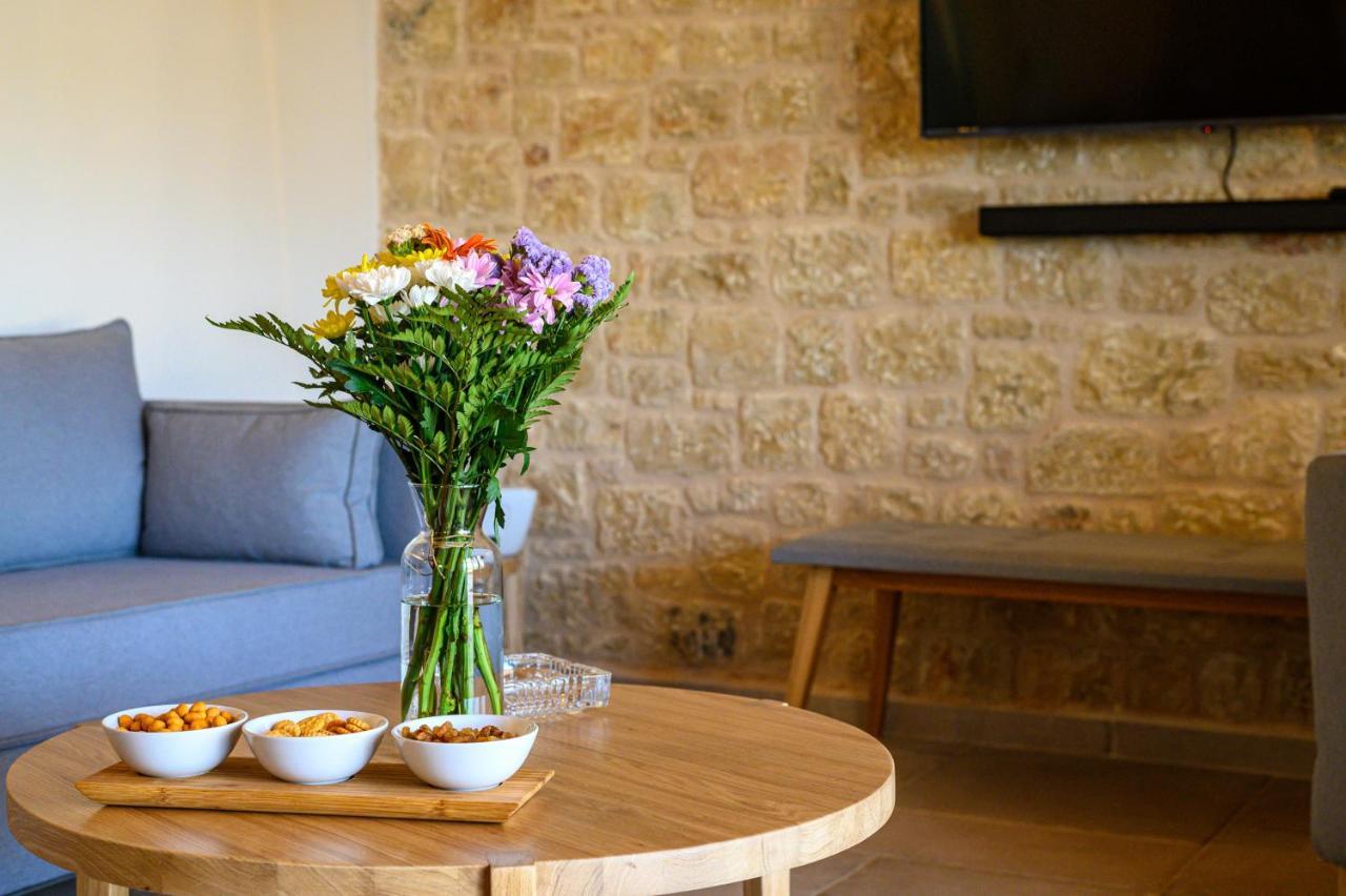 Aloni Ekies Villa